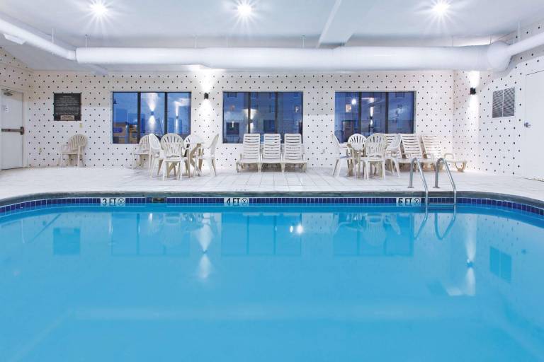 La Quinta Inn & Suites by Wyndham Columbus - Grove City — photo 2