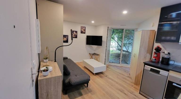 Rental apartment with yard in Montrouge