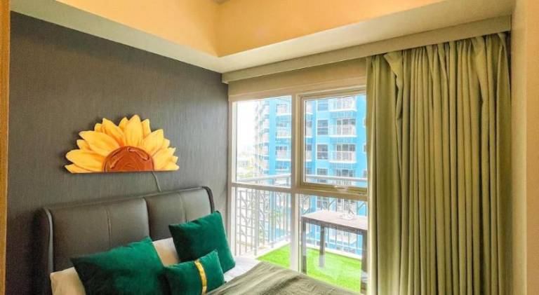 2BR Luxury Suite w Infinity Pool near Okada — photo 2