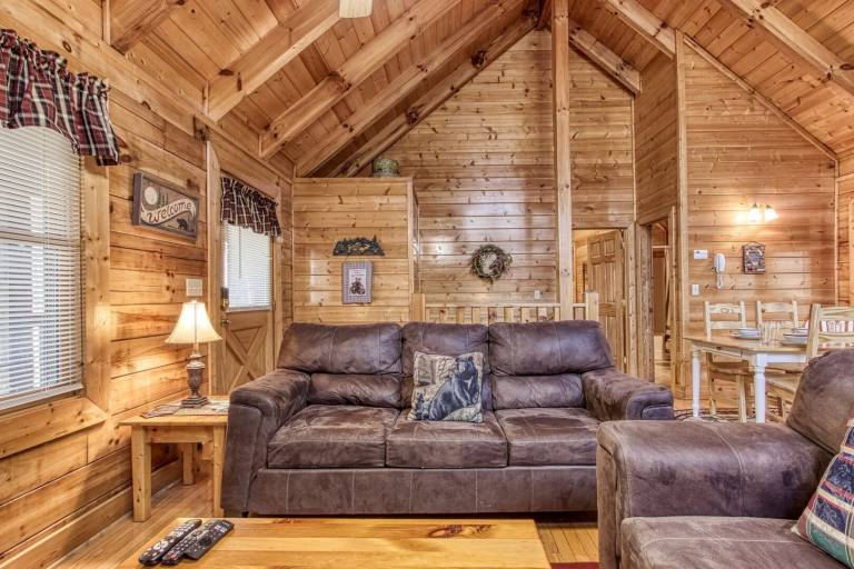 Family-friendly cabin with private pool | Pets allowed — photo 4