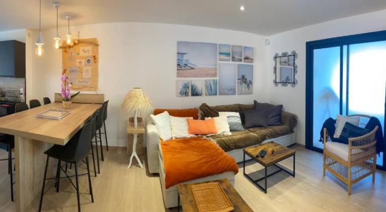 Villa with sauna, patio & hot tub | Perfect for remote work — photo 2