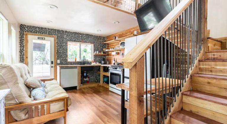 Beautiful vacation home with jacuzzi | Dogs allowed — photo 4