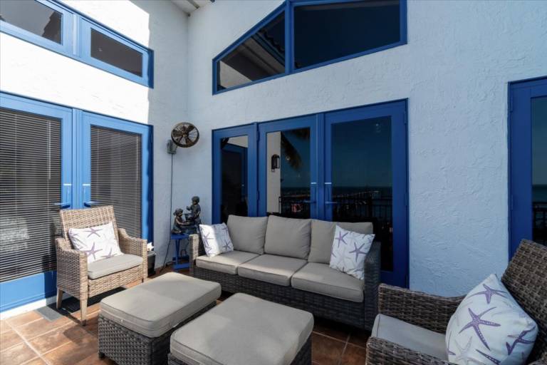 Villa with terrace & pool — photo 3