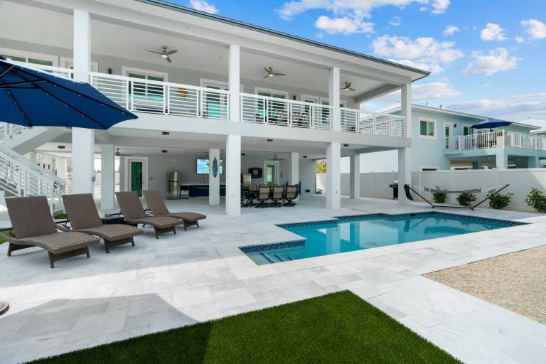 Luna Light Waterfront Pool Dock Views — photo 5