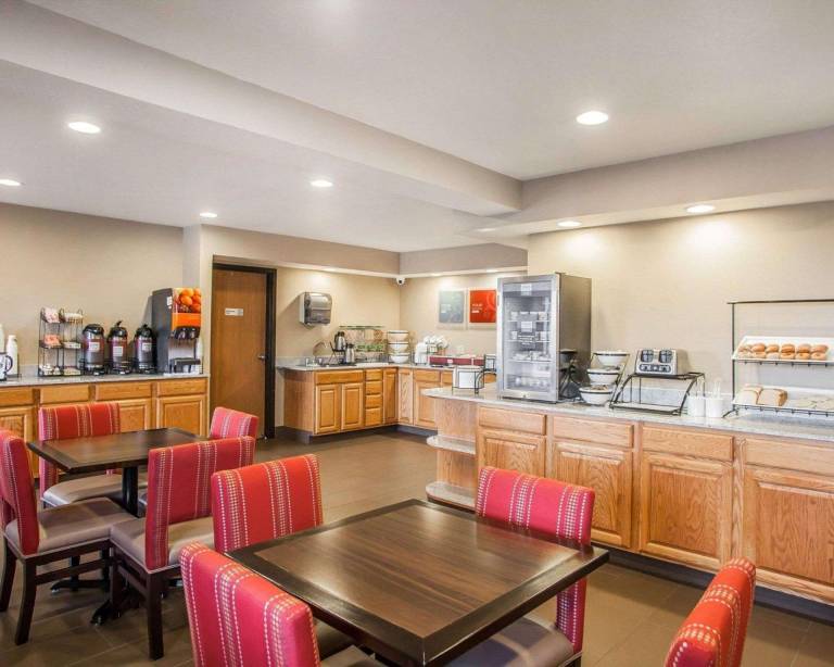 Comfort Inn Marshalltown South — photo 5