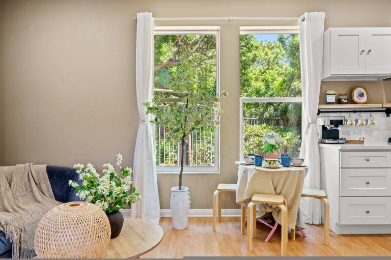 Tranquil Nature Retreat Private Garden Cozy Charm