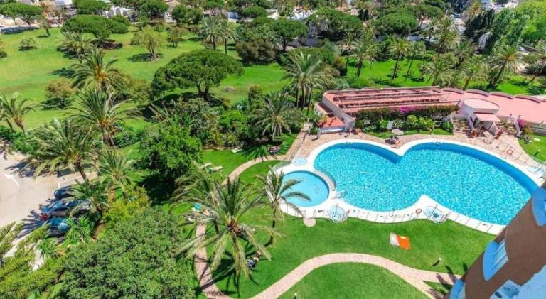 Apartment with pool in Marbella