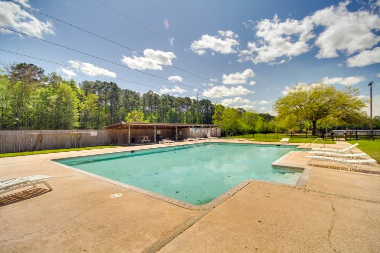 Charming Biloxi Studio w/ Community Pool & Lake! — photo 2