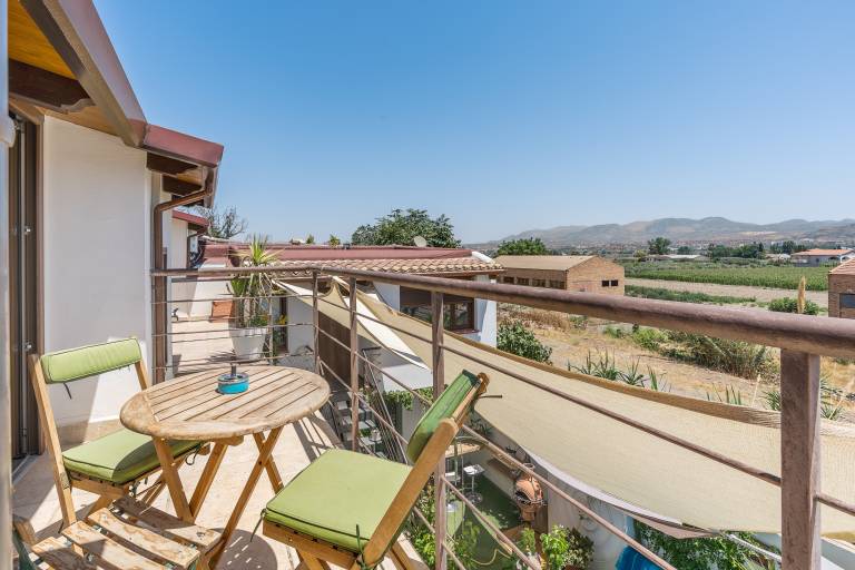 Holiday apartment with heated pool, garden & patio | Mountain view in Granada