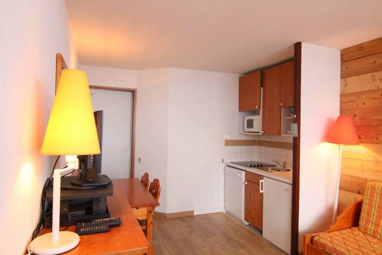 210m from shops, 6th floor, balcony, tv, ski locker, 24m², Alpe d'Huez — photo 5