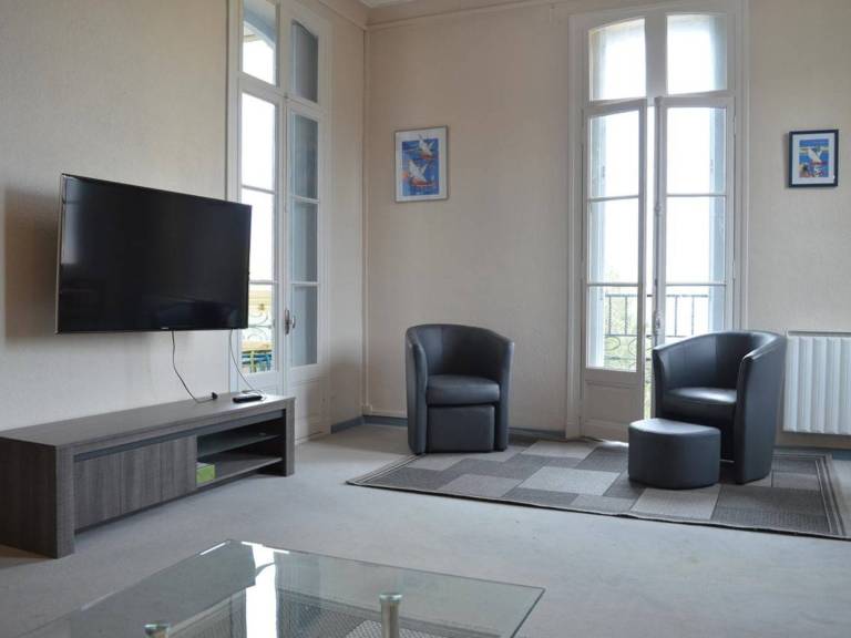 Rental apartment with 3 rooms for 6 persons — photo 4
