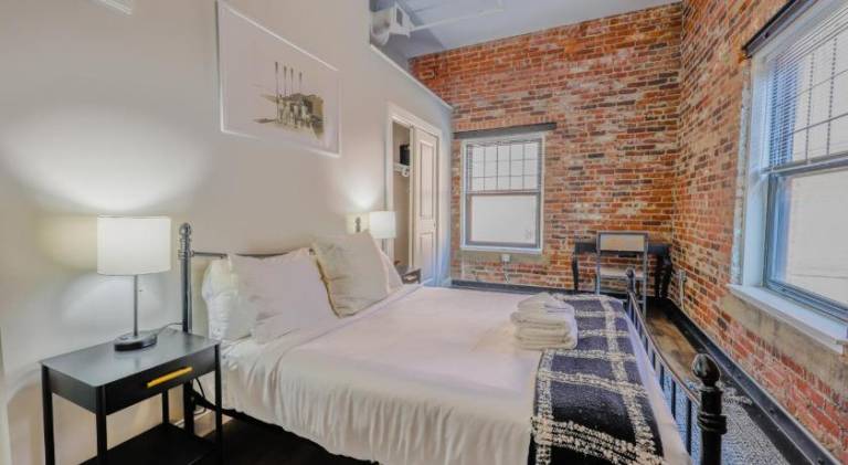 Parking Available Fully Furnished 4 Bed 2 Bath Flat — photo 5