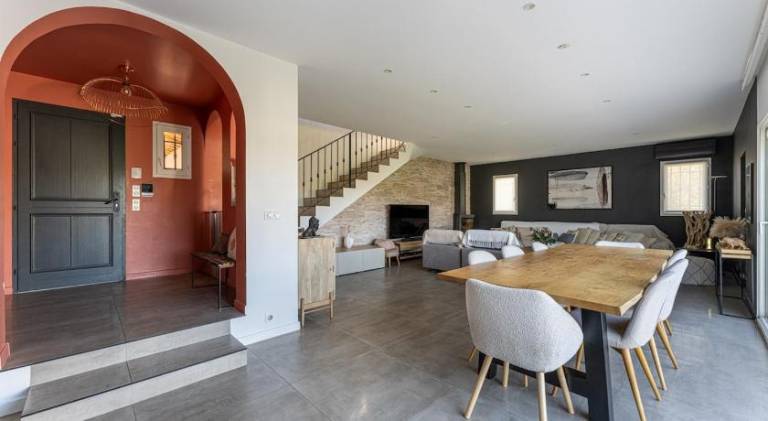 Fully equipped villa with yard, patio & private pool | Perfect for remote work | Pets allowed — photo 4
