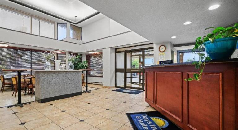 Days Inn by Wyndham Utica — photo 2