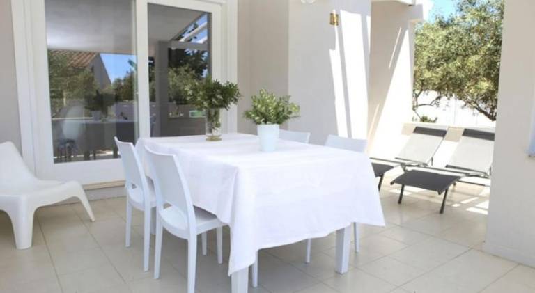Wonderful vacation home with yard, patio & grill | Close to the beach | Pets allowed — photo 3