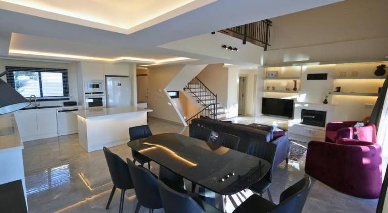 Villa with barbeque, private pool & yard — photo 5