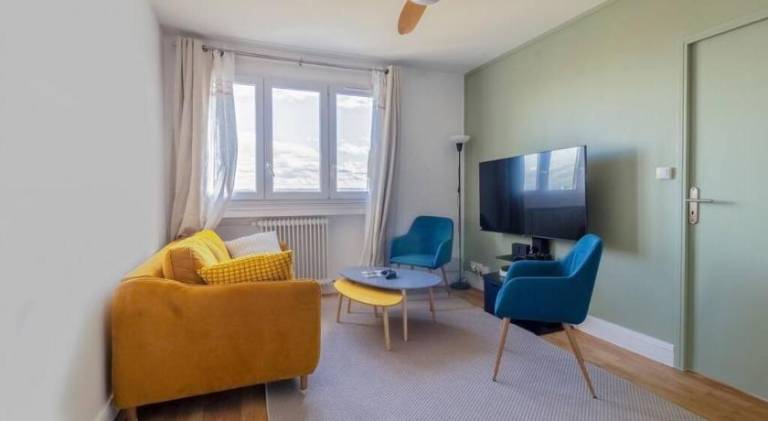 Fully equipped nice rental apartment with terrace | Suitable for remote work | Pets allowed — photo 2