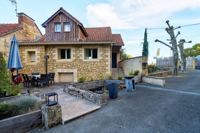 Peaceful Haven in Dordogne – Gîte L'Échappée, Cozy Little House with Pool & Terrace in Bergerac