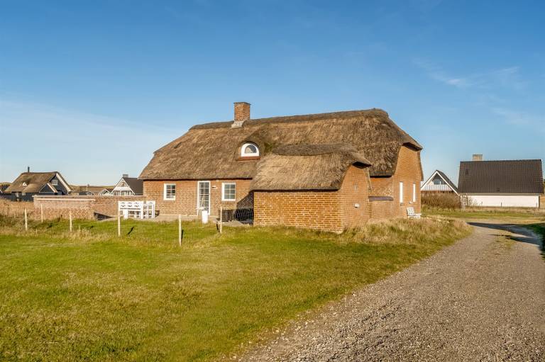 Vacation home with patio, jacuzzi & sauna in Harboore