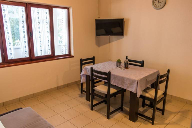 Pleasant rental apartment with garden, pool & BBQ | Garden view | Pets allowed — photo 5