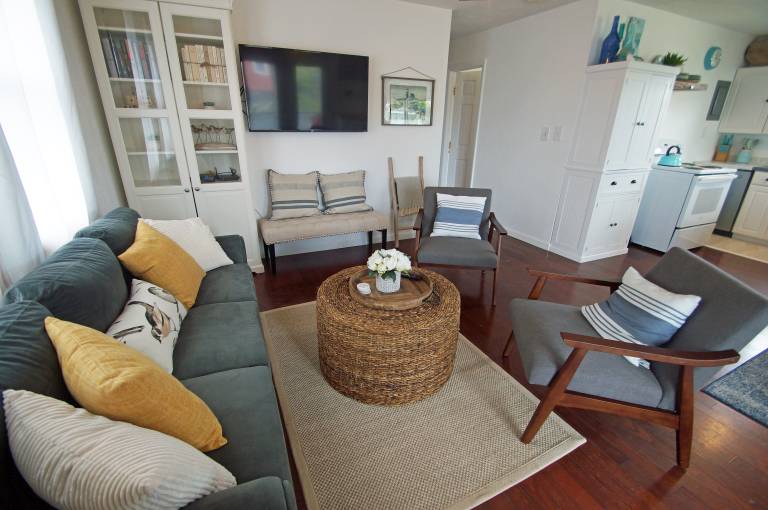 SN8421- Oceanside, 3 BRs W/2 Baths, Direct Beach Access, Wifi, & Pet Friendly! — photo 5