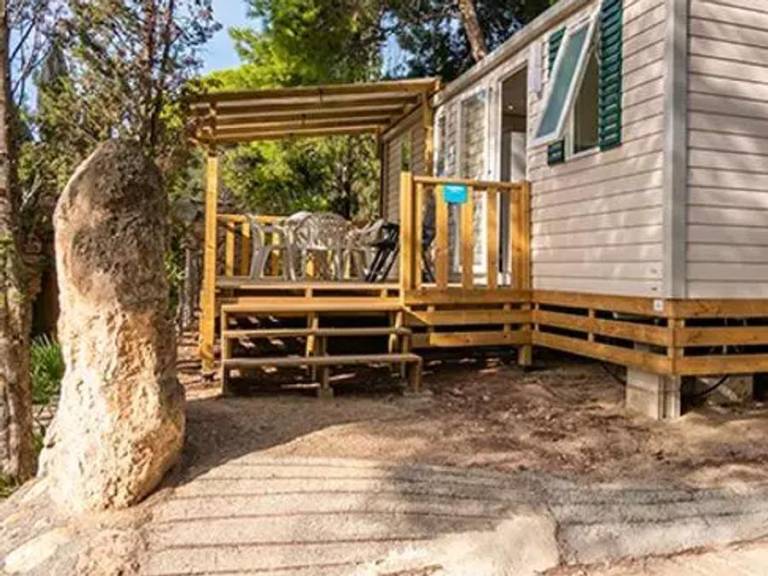 Mobile home with patio & pool — photo 4