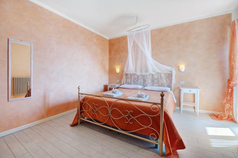 Nice bed and breakfast with jacuzzi & garden | Lake view | Close to the beach | Pets allowed — photo 3