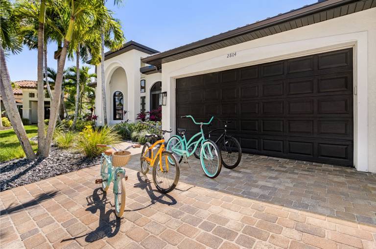 Waterfront Oasis of Luxury & Comfort, Heated Pool/Spa, Pool Table, Bikes - Southern Sun Retreat — photo 5