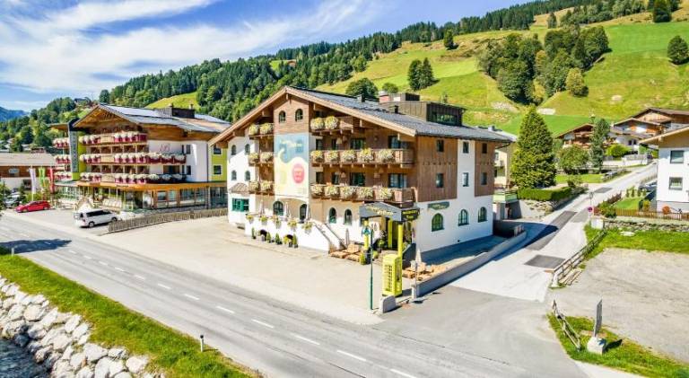 Boutique House happYellow Saalbach mit Joker Card — photo 3