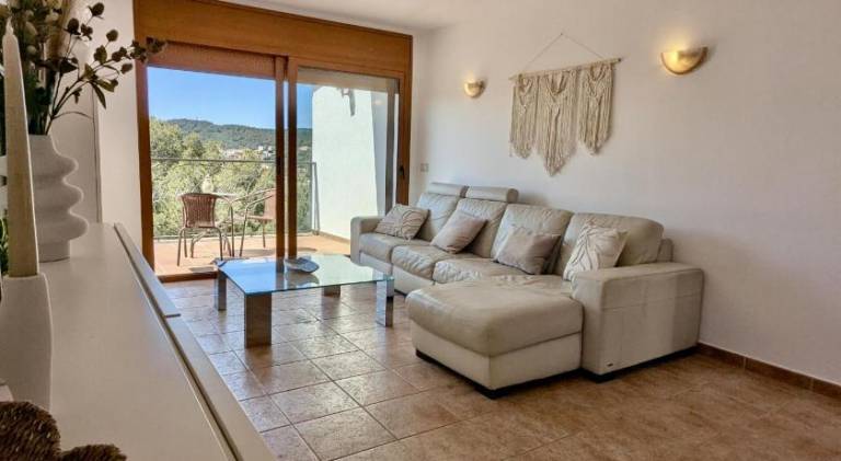 Fully equipped vacation home with BBQ & patio | Pets are welcome — photo 2