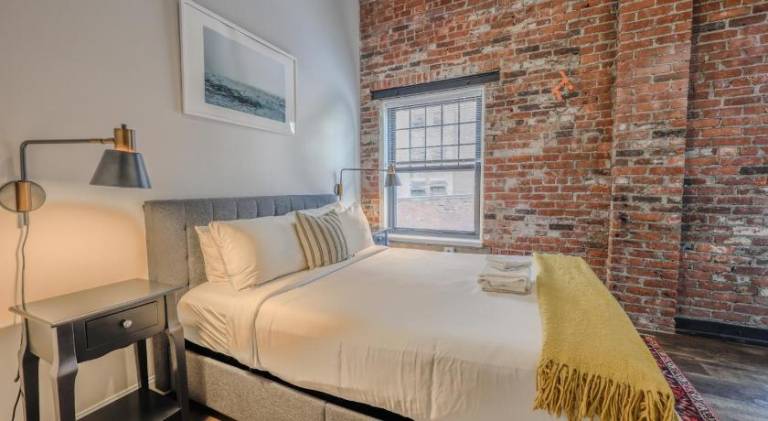 Parking Available Fully Furnished 4 Bed 2 Bath Flat — photo 2