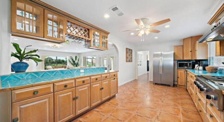 Fully equipped ample vacation home with private pool, grill & garden | Suitable for remote work | Pets allowed — photo 5