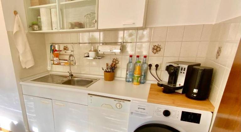 Ruhe & Charme - Family Apartment for 4 People, Self-Check-In, Free Parking, U-Bahn, Netflix — photo 3