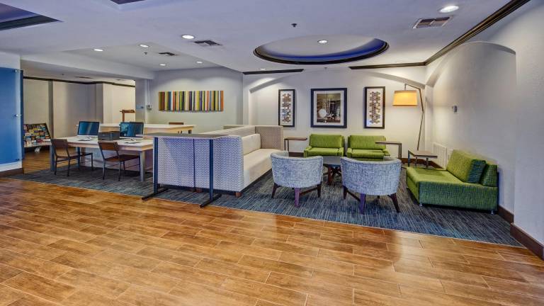 Holiday Inn Express Hotel and Suites Corsicana I-45 By IHG — photo 2