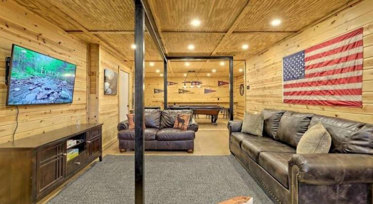 Pleasant chalet with sauna & hot tub | Pets are welcome — photo 2
