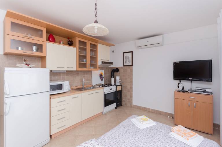 Rental apartment with BBQ & patio | Sea view — photo 5