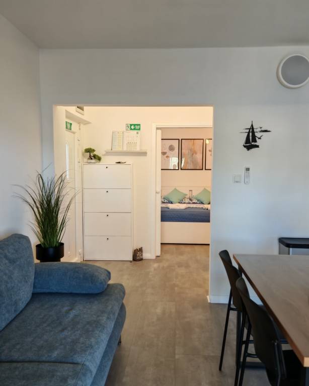 One bedroom apartment near beach Cove Pokrivenik, Hvar (A-18955-b) — photo 4