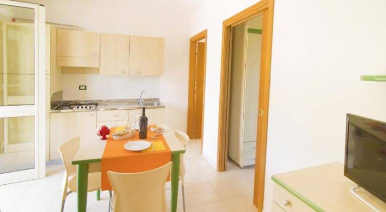 Serviced apartment with terrace, pool & yard — photo 4