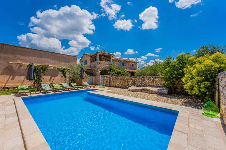 Villa mit Swimmingpool Taverne und Weinkeller