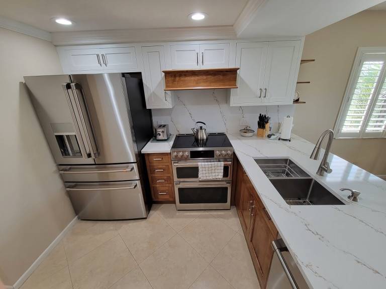 Condo with pool | Lake view — photo 2