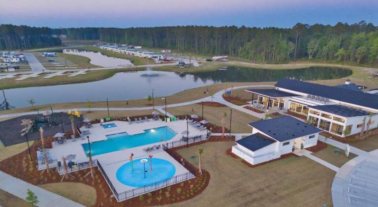 House with barbeque, pool & hot tub in Hardeeville, SC