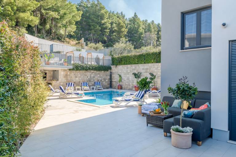 Fully equipped big villa with yard, barbeque & hot tub | Sea view | Pets are welcome — photo 3