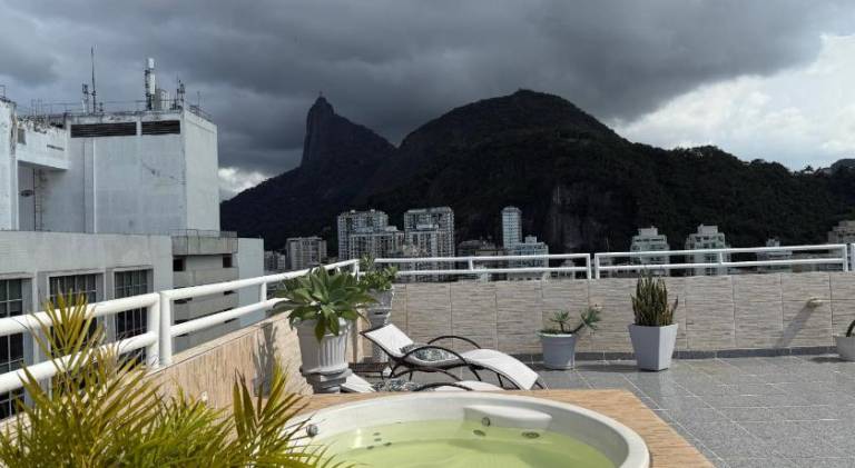 Apartment with hot tub & pool — photo 3