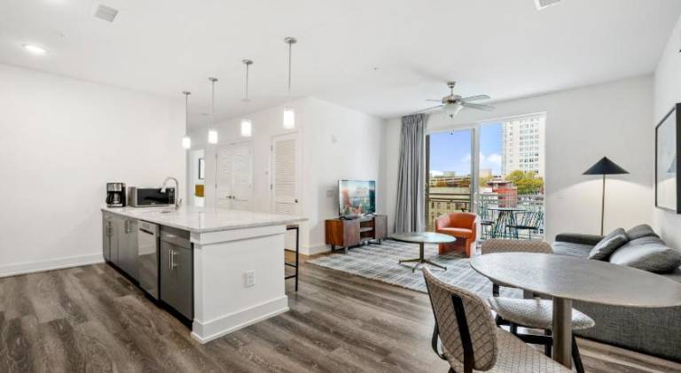 Ample serviced apartment with terrace | Near Bank of America Plaza | Pet-friendly in Atlanta, GA