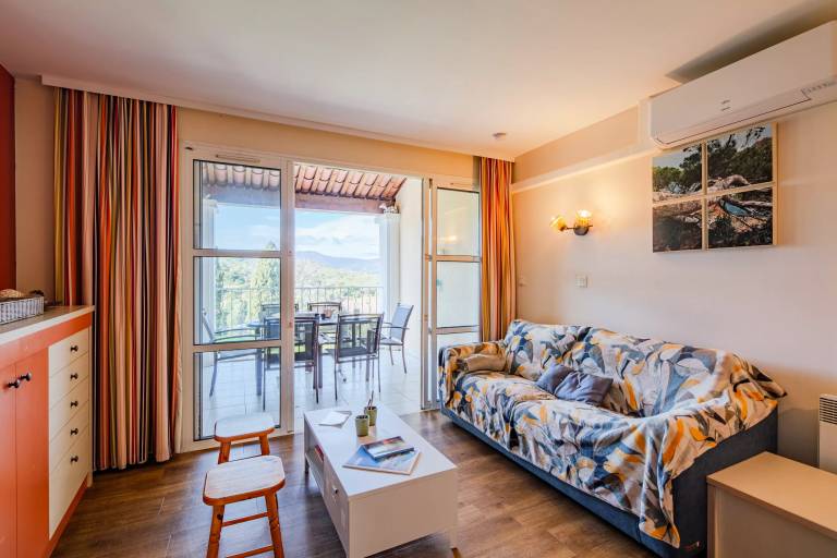 Beautiful apartment with jacuzzi & patio | Next to the beach | Dogs allowed in Saint-Raphaël