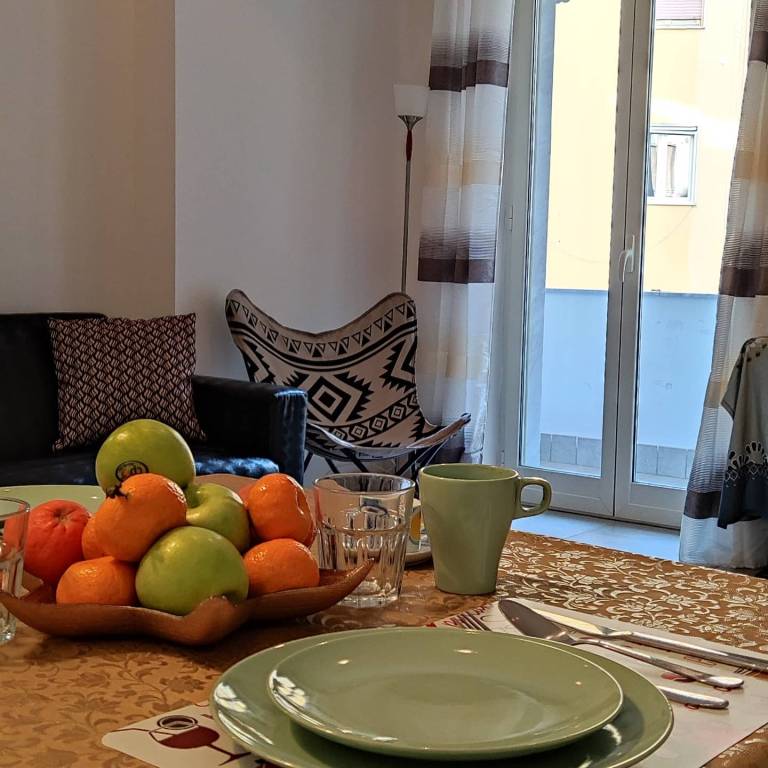 Appartamento Confortevole con Balcone e WiFi a Napoli
