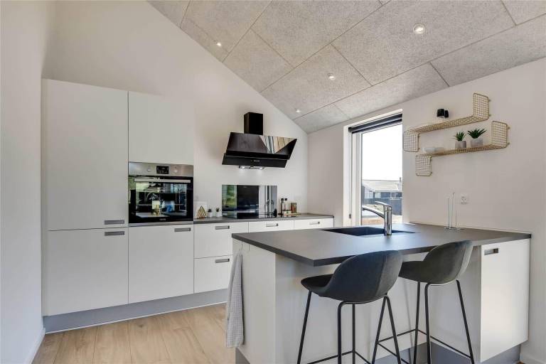 Fully equipped nice vacation home with sauna, grill & jacuzzi | Beach nearby | Pets allowed — photo 3