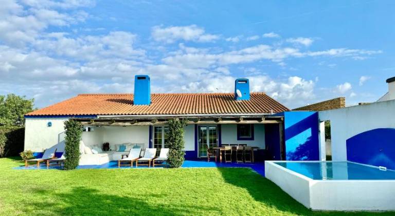 Fully equipped villa with yard, grill & private pool | Pet-friendly in Setubal