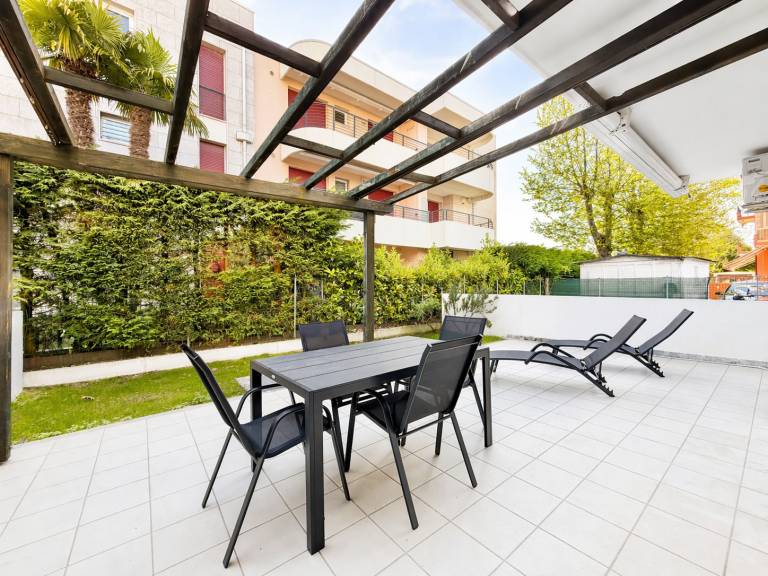 Lovely holiday apartment with yard | Close to the beach | Pet-friendly in Jesolo