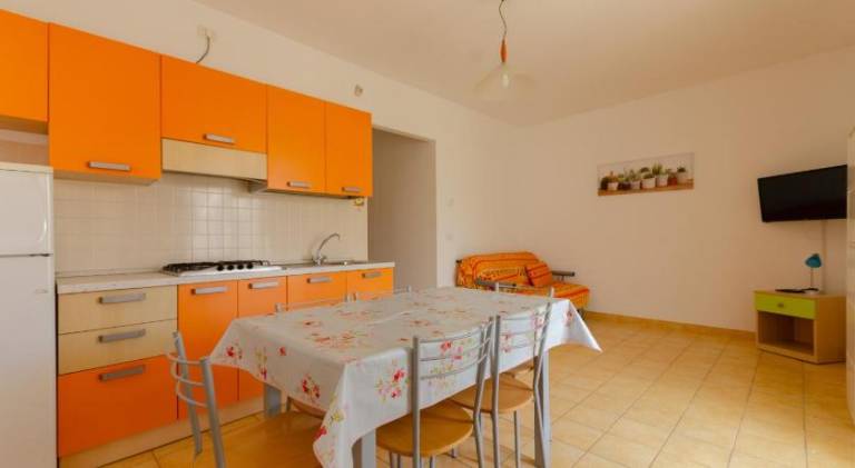 Rental apartment with BBQ, terrace & garden — photo 3